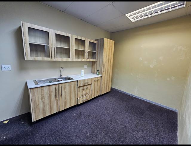 2,294M² WAREHOUSE TO LET IN COSMO BUSINESS PARK